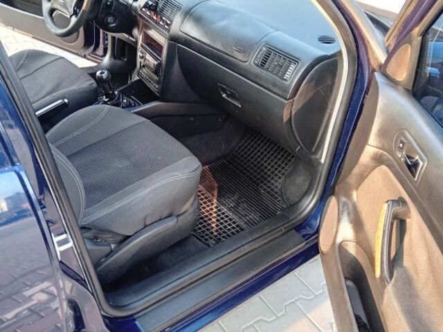 Синій Фольксваген Гольф, об'ємом двигуна 1.6 л та пробігом 250 тис. км за 2750 $, фото 7 на Automoto.ua