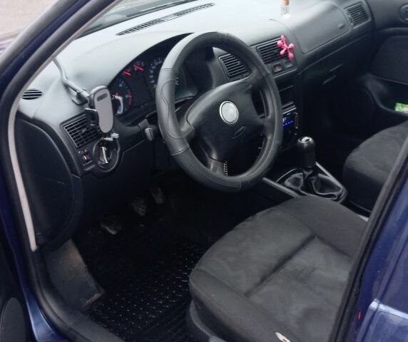 Синий Фольксваген Гольф, объемом двигателя 1.9 л и пробегом 338 тыс. км за 2100 $, фото 8 на Automoto.ua