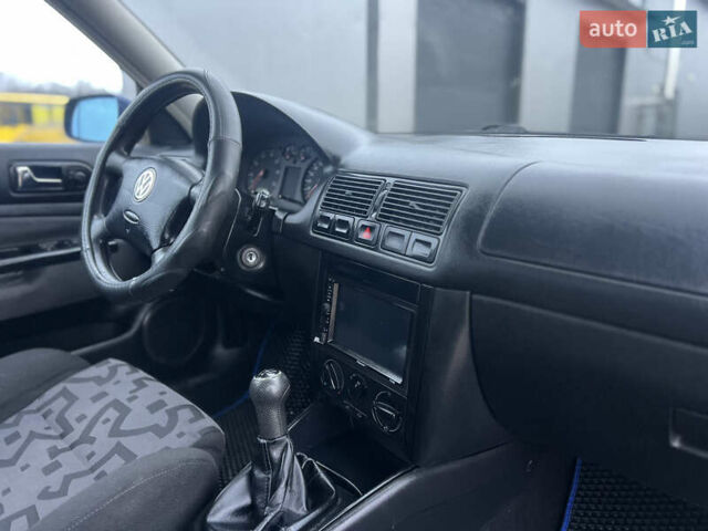 Синий Фольксваген Гольф, объемом двигателя 1.6 л и пробегом 192 тыс. км за 3999 $, фото 11 на Automoto.ua