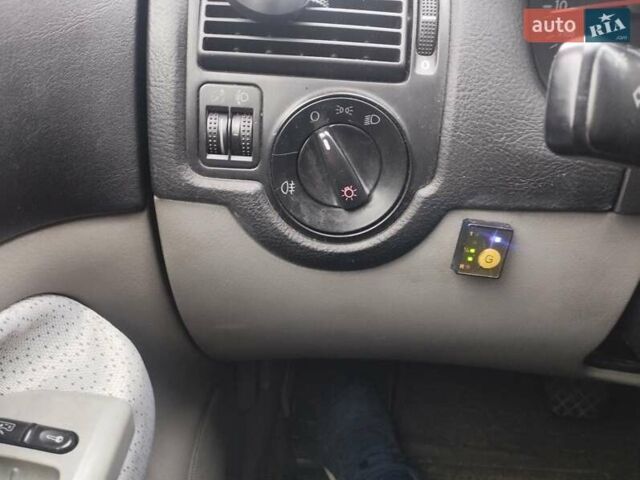 Синий Фольксваген Гольф, объемом двигателя 1.6 л и пробегом 269 тыс. км за 4200 $, фото 6 на Automoto.ua