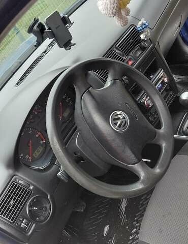 Синий Фольксваген Гольф, объемом двигателя 1.4 л и пробегом 276 тыс. км за 4500 $, фото 3 на Automoto.ua