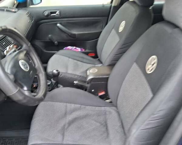 Синий Фольксваген Гольф, объемом двигателя 1.9 л и пробегом 404 тыс. км за 3700 $, фото 1 на Automoto.ua