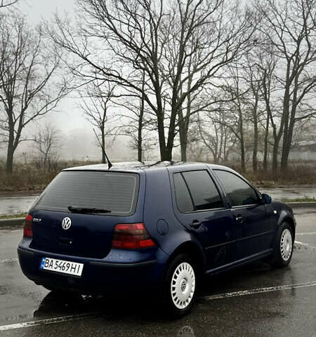 Синий Фольксваген Гольф, объемом двигателя 1.39 л и пробегом 200 тыс. км за 3699 $, фото 3 на Automoto.ua