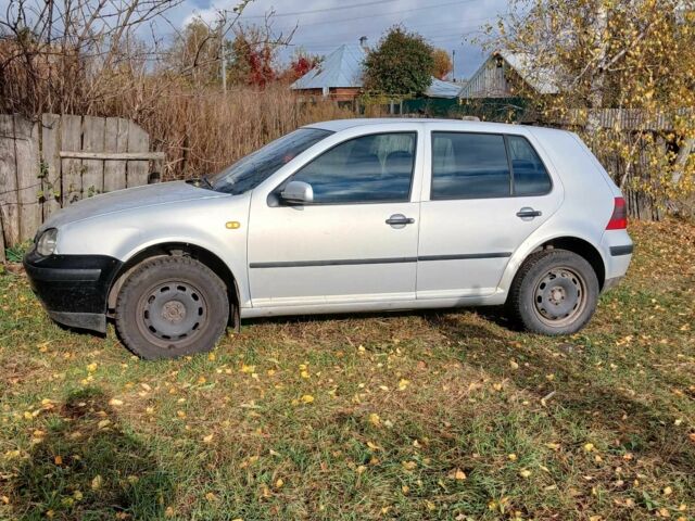 Синий Фольксваген Гольф, объемом двигателя 1.6 л и пробегом 420 тыс. км за 2500 $, фото 3 на Automoto.ua