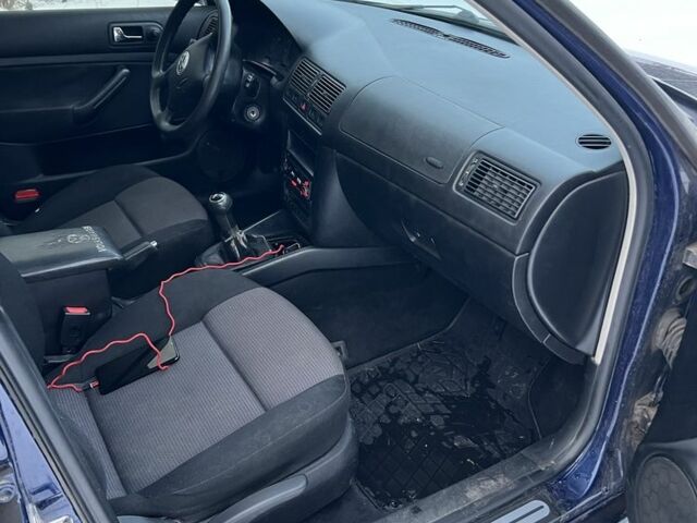 Синій Фольксваген Гольф, об'ємом двигуна 1.6 л та пробігом 258 тис. км за 3200 $, фото 5 на Automoto.ua