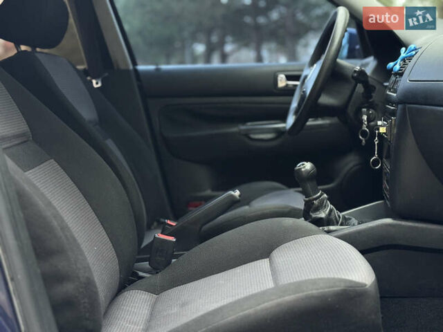 Синий Фольксваген Гольф, объемом двигателя 1.6 л и пробегом 248 тыс. км за 3599 $, фото 33 на Automoto.ua