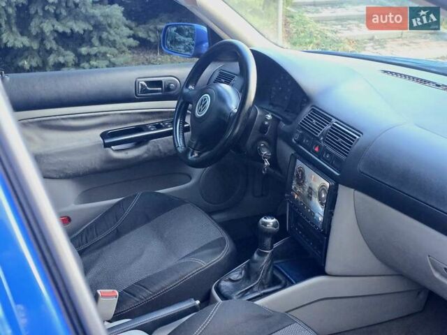 Синий Фольксваген Гольф, объемом двигателя 1.6 л и пробегом 200 тыс. км за 3400 $, фото 23 на Automoto.ua