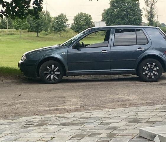 Синий Фольксваген Гольф, объемом двигателя 1.9 л и пробегом 370 тыс. км за 1500 $, фото 6 на Automoto.ua