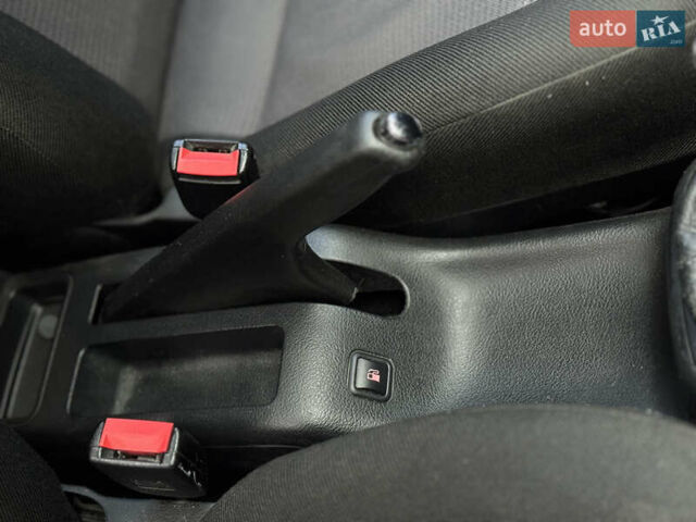 Синий Фольксваген Гольф, объемом двигателя 1.6 л и пробегом 248 тыс. км за 3599 $, фото 32 на Automoto.ua