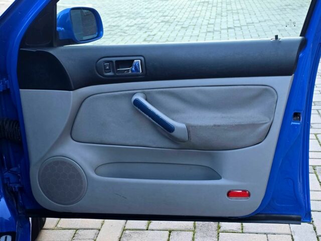 Синий Фольксваген Гольф, объемом двигателя 1.6 л и пробегом 200 тыс. км за 3500 $, фото 20 на Automoto.ua