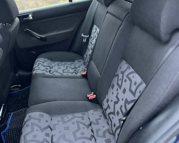 Синий Фольксваген Гольф, объемом двигателя 1.6 л и пробегом 192 тыс. км за 3999 $, фото 14 на Automoto.ua