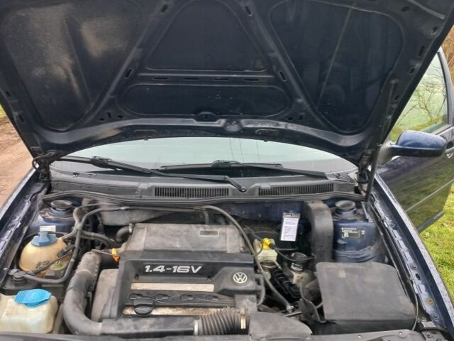 Синий Фольксваген Гольф, объемом двигателя 1 л и пробегом 220 тыс. км за 1550 $, фото 7 на Automoto.ua