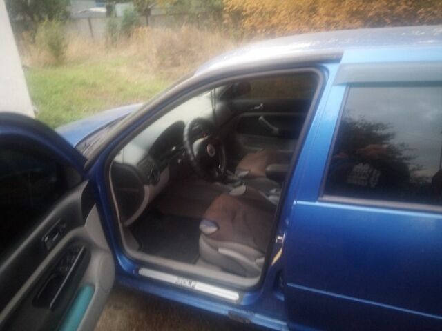 Синий Фольксваген Гольф, объемом двигателя 1.6 л и пробегом 425 тыс. км за 3500 $, фото 5 на Automoto.ua