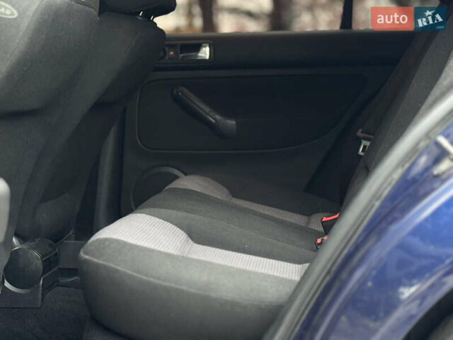 Синий Фольксваген Гольф, объемом двигателя 1.6 л и пробегом 248 тыс. км за 3599 $, фото 20 на Automoto.ua