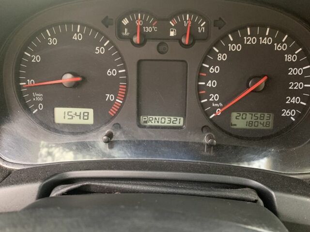 Синий Фольксваген Гольф, объемом двигателя 1.6 л и пробегом 207 тыс. км за 4500 $, фото 4 на Automoto.ua