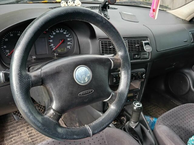 Синий Фольксваген Гольф, объемом двигателя 1.6 л и пробегом 420 тыс. км за 2500 $, фото 1 на Automoto.ua