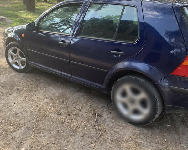 Синий Фольксваген Гольф, объемом двигателя 1.6 л и пробегом 279 тыс. км за 4000 $, фото 1 на Automoto.ua