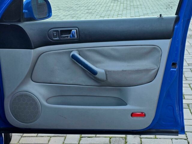 Синий Фольксваген Гольф, объемом двигателя 1.6 л и пробегом 200 тыс. км за 3500 $, фото 17 на Automoto.ua