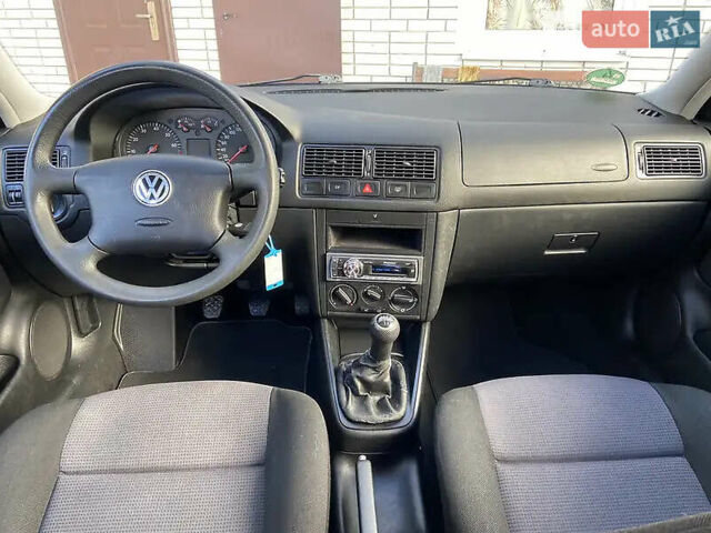 Синий Фольксваген Гольф, объемом двигателя 1.6 л и пробегом 200 тыс. км за 4700 $, фото 4 на Automoto.ua