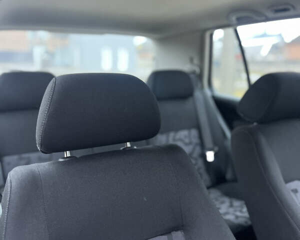 Синий Фольксваген Гольф, объемом двигателя 1.6 л и пробегом 192 тыс. км за 3999 $, фото 12 на Automoto.ua