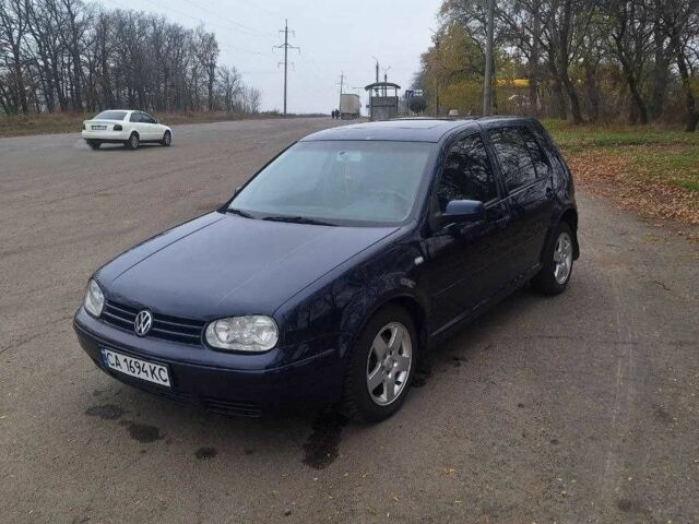 Синий Фольксваген Гольф, объемом двигателя 1.4 л и пробегом 330 тыс. км за 3334 $, фото 3 на Automoto.ua