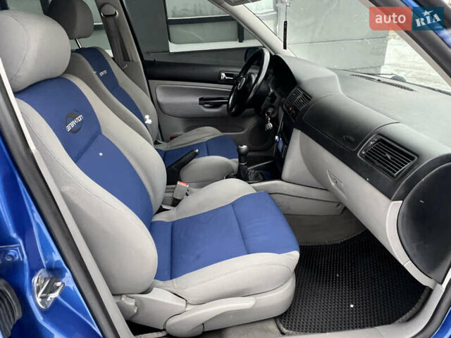 Синий Фольксваген Гольф, объемом двигателя 1.9 л и пробегом 322 тыс. км за 4499 $, фото 57 на Automoto.ua