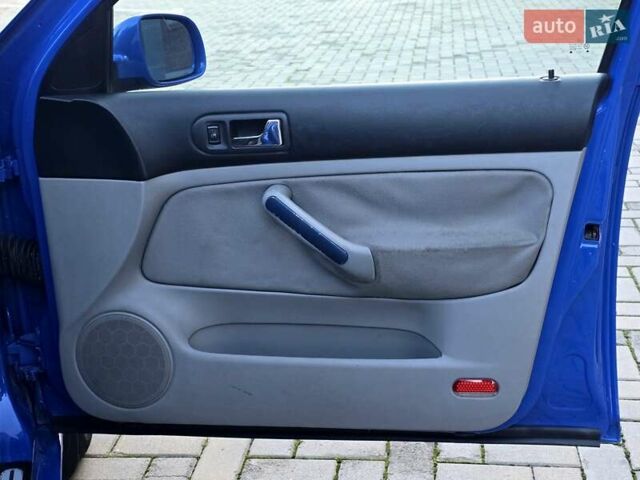 Синий Фольксваген Гольф, объемом двигателя 1.6 л и пробегом 200 тыс. км за 3500 $, фото 26 на Automoto.ua