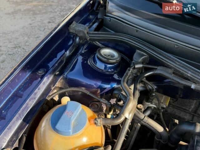 Синий Фольксваген Гольф, объемом двигателя 1.39 л и пробегом 273 тыс. км за 3950 $, фото 18 на Automoto.ua