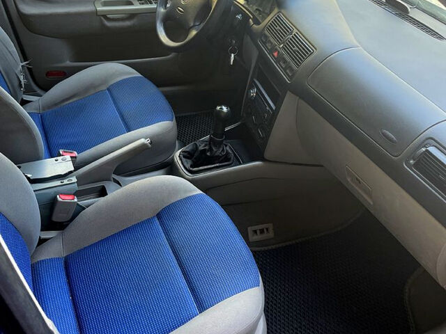 Синій Фольксваген Гольф, об'ємом двигуна 1.6 л та пробігом 285 тис. км за 3490 $, фото 6 на Automoto.ua