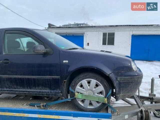 Синий Фольксваген Гольф, объемом двигателя 1.6 л и пробегом 260 тыс. км за 1800 $, фото 5 на Automoto.ua