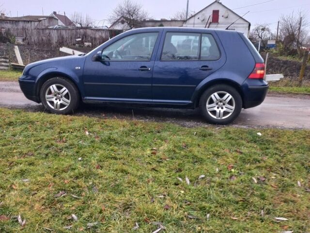 Синий Фольксваген Гольф, объемом двигателя 1 л и пробегом 220 тыс. км за 1650 $, фото 3 на Automoto.ua