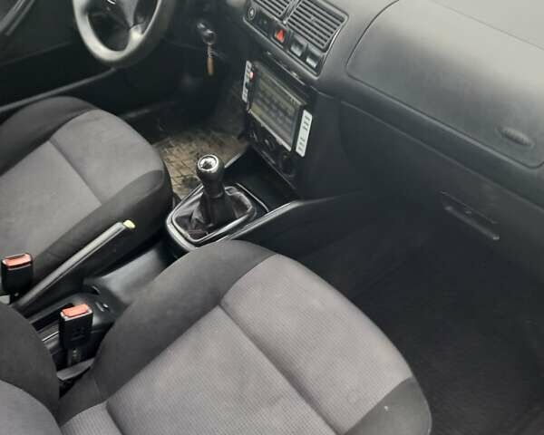 Синій Фольксваген Гольф, об'ємом двигуна 1.6 л та пробігом 388 тис. км за 3500 $, фото 6 на Automoto.ua