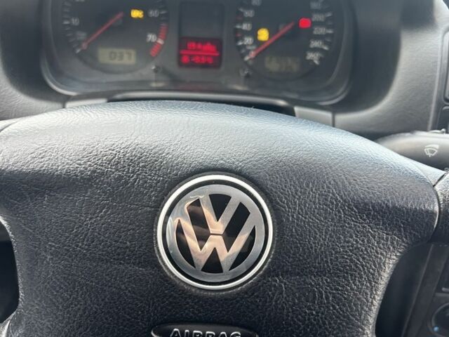 Синий Фольксваген Гольф, объемом двигателя 1.6 л и пробегом 270 тыс. км за 3300 $, фото 16 на Automoto.ua