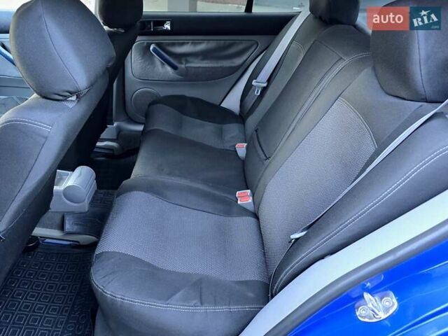 Синий Фольксваген Гольф, объемом двигателя 1.6 л и пробегом 200 тыс. км за 3500 $, фото 15 на Automoto.ua