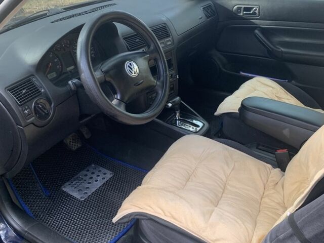 Синий Фольксваген Гольф, объемом двигателя 1.6 л и пробегом 207 тыс. км за 4500 $, фото 5 на Automoto.ua