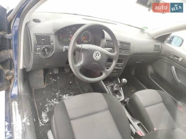 Синий Фольксваген Гольф, объемом двигателя 1.4 л и пробегом 167 тыс. км за 3800 $, фото 5 на Automoto.ua