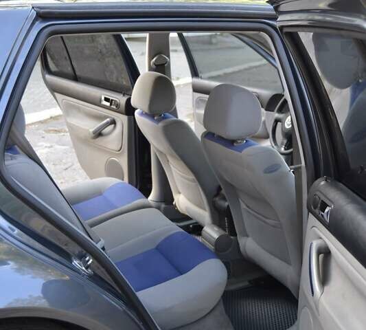 Синій Фольксваген Гольф, об'ємом двигуна 1.6 л та пробігом 311 тис. км за 4599 $, фото 6 на Automoto.ua