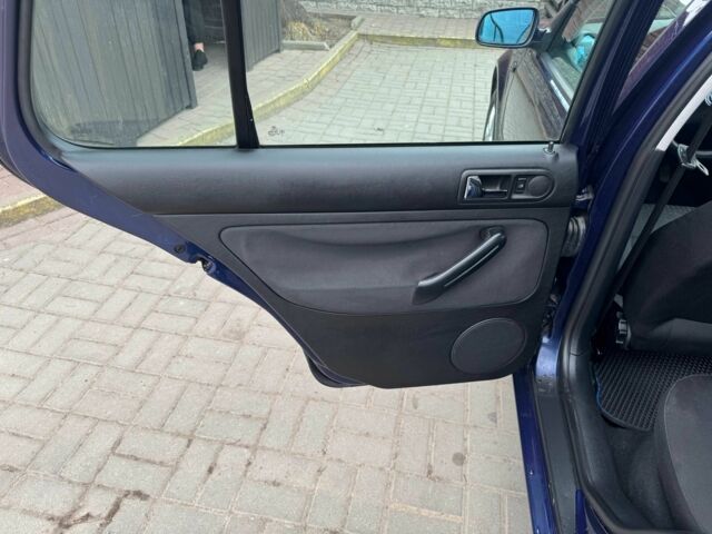 Синий Фольксваген Гольф, объемом двигателя 1.4 л и пробегом 246 тыс. км за 5000 $, фото 15 на Automoto.ua