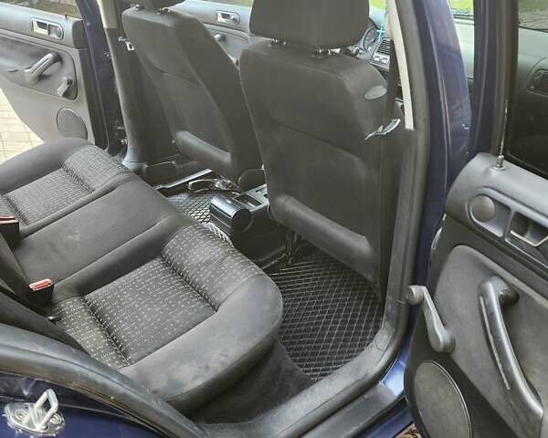 Синий Фольксваген Гольф, объемом двигателя 1.4 л и пробегом 380 тыс. км за 2800 $, фото 10 на Automoto.ua