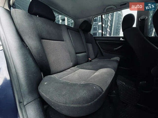 Синий Фольксваген Гольф, объемом двигателя 1.6 л и пробегом 197 тыс. км за 3499 $, фото 23 на Automoto.ua