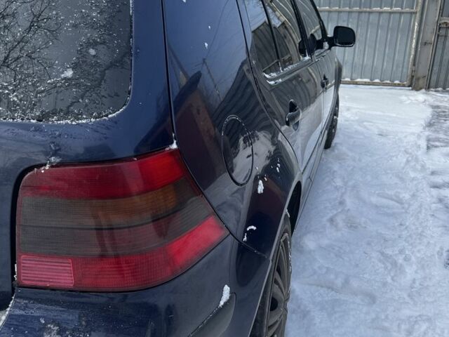 Синий Фольксваген Гольф, объемом двигателя 1.6 л и пробегом 270 тыс. км за 3300 $, фото 4 на Automoto.ua