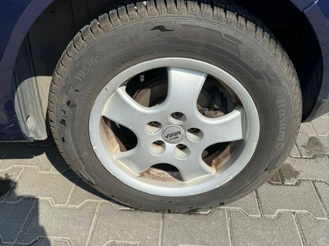 Синій Фольксваген Гольф, об'ємом двигуна 1.39 л та пробігом 149 тис. км за 4100 $, фото 5 на Automoto.ua