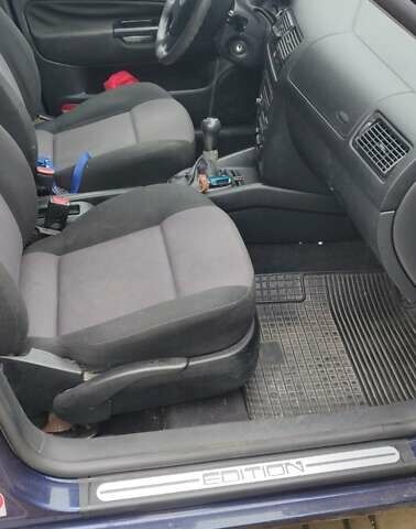 Синій Фольксваген Гольф, об'ємом двигуна 1.39 л та пробігом 284 тис. км за 3600 $, фото 4 на Automoto.ua