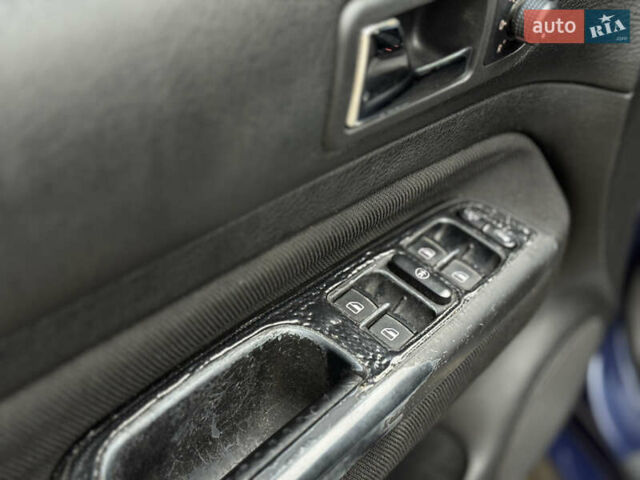 Синий Фольксваген Гольф, объемом двигателя 1.6 л и пробегом 248 тыс. км за 3599 $, фото 17 на Automoto.ua