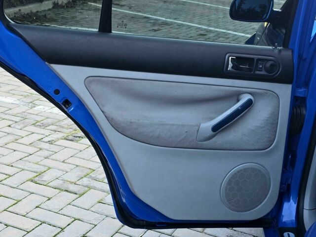 Синий Фольксваген Гольф, объемом двигателя 1.6 л и пробегом 200 тыс. км за 3500 $, фото 13 на Automoto.ua