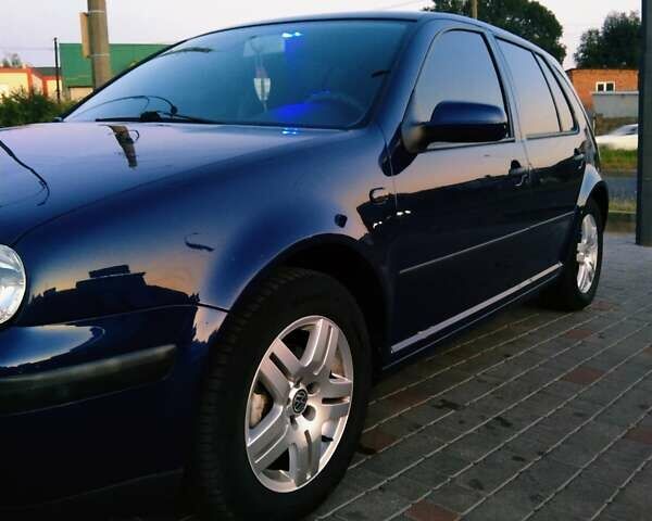 Синий Фольксваген Гольф, объемом двигателя 1.39 л и пробегом 215 тыс. км за 4150 $, фото 4 на Automoto.ua