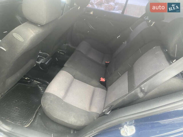 Синий Фольксваген Гольф, объемом двигателя 1.39 л и пробегом 223 тыс. км за 2950 $, фото 5 на Automoto.ua