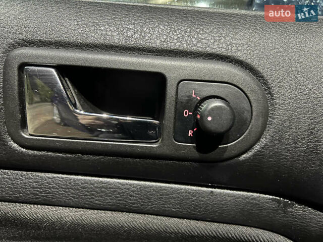 Синій Фольксваген Гольф, об'ємом двигуна 1.39 л та пробігом 169 тис. км за 4000 $, фото 33 на Automoto.ua