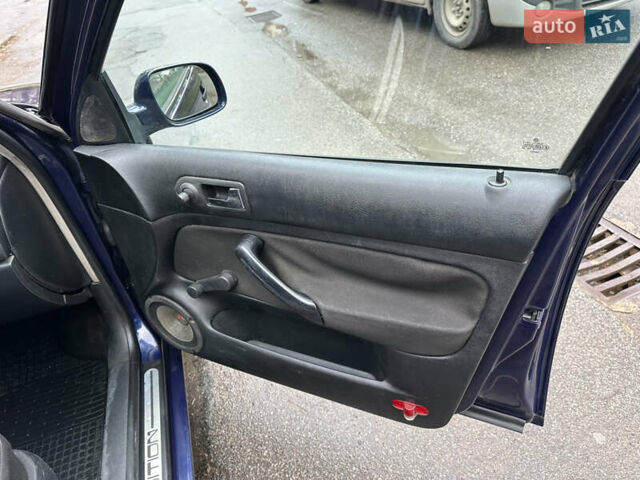 Синий Фольксваген Гольф, объемом двигателя 1.9 л и пробегом 337 тыс. км за 2850 $, фото 42 на Automoto.ua