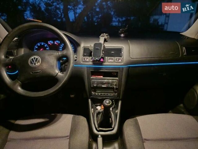 Синий Фольксваген Гольф, объемом двигателя 1.6 л и пробегом 312 тыс. км за 4500 $, фото 12 на Automoto.ua